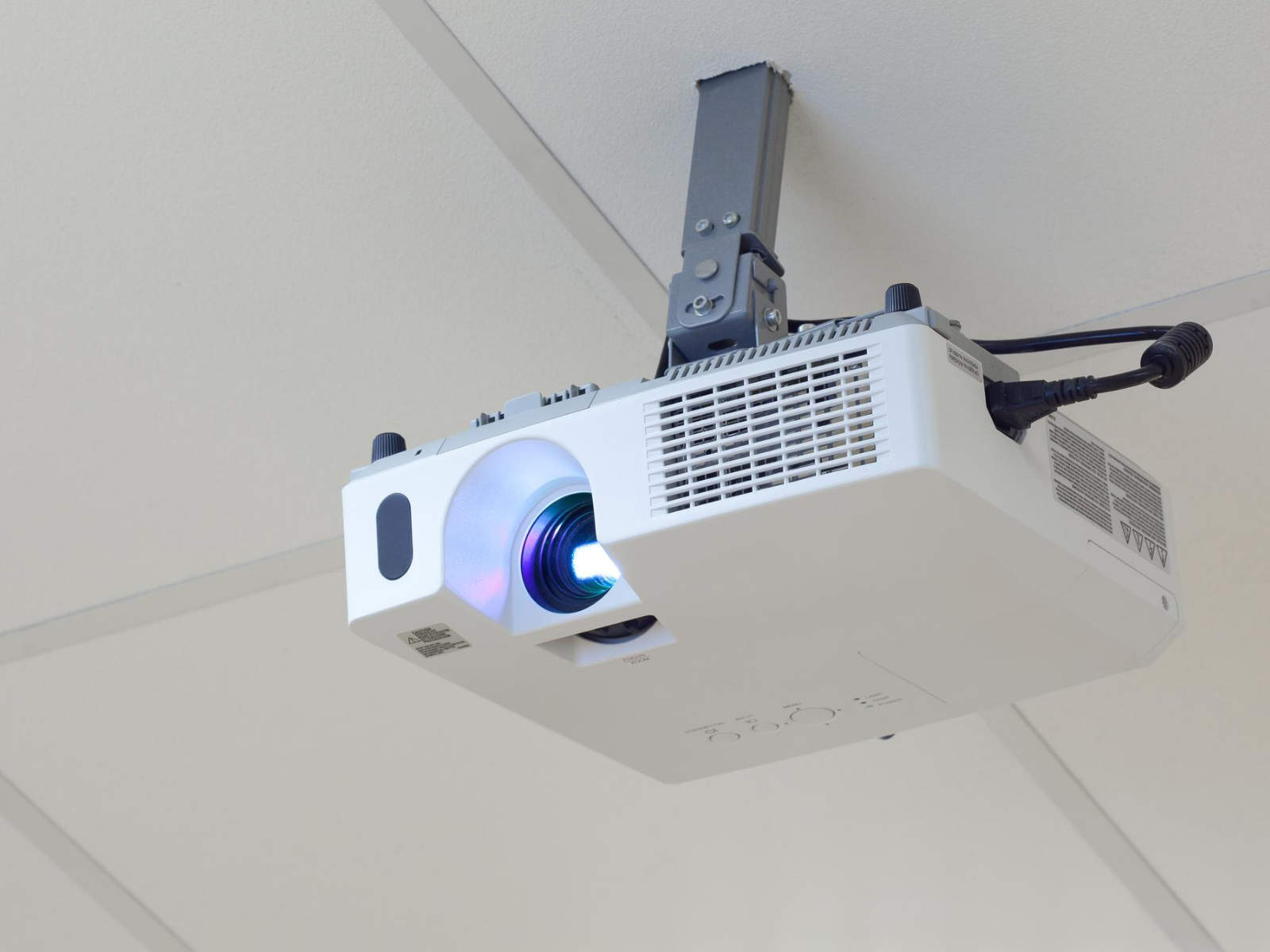 golf simulator projectors are the cheap models functional